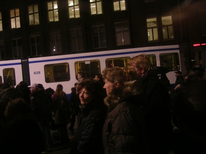 amsterdam is queuing