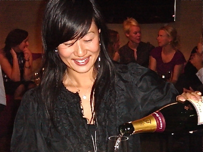 Let's Get This Party Started, Dance Queen Ellen