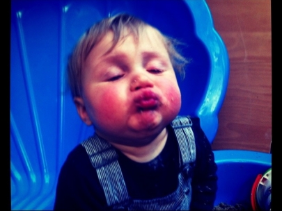 blowing sandy kisses