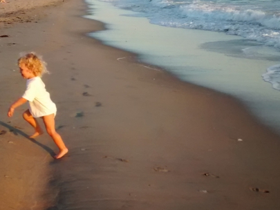 Waves Catching me.. Run!!!